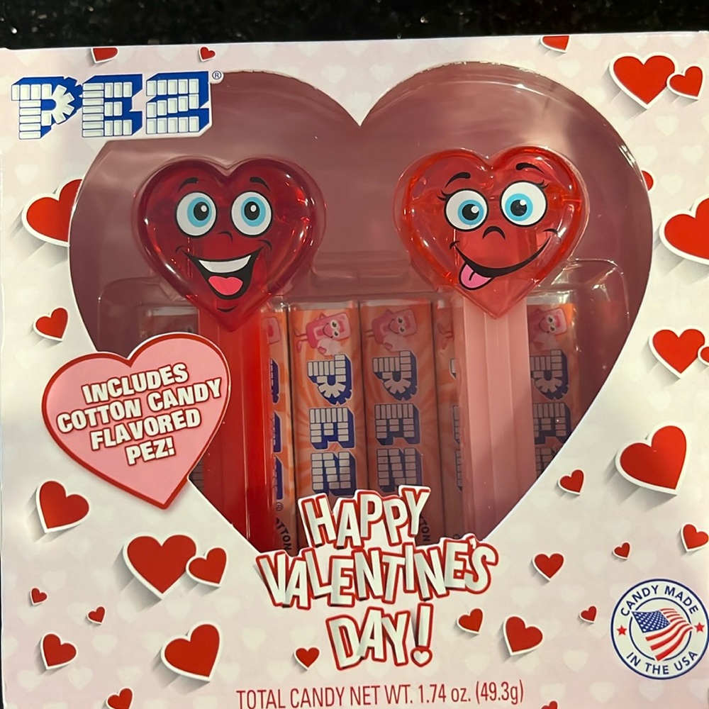 New in package Pez Happy Valentine Day Candy Pez Set of 2 Gift Pink
